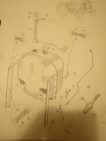 465 sen tankki ja nuhvinalipainepumppu 002.JPG