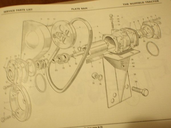 465 sen tankki ja nuhvinalipainepumppu 003.JPG