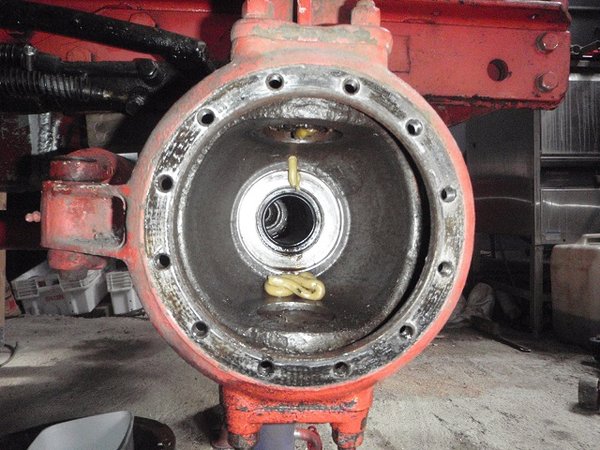 Nelivetonuhvin etuvedon kunnostusta 002.JPG