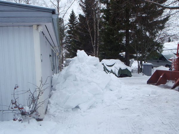 Lumen poistoa katolta 5.2.2015 003.JPG