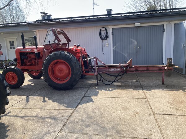 Kymppinelikakkonen ja hydraulihalkoja..JPG
