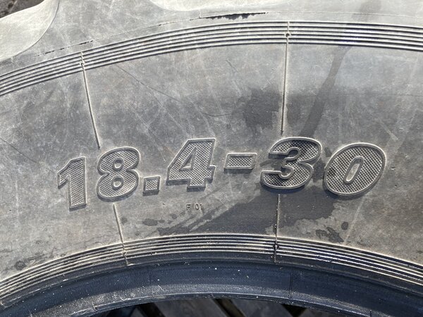 03.06.2021. Nelivetonuhviin 18.4-30 renkaat  (2).JPG