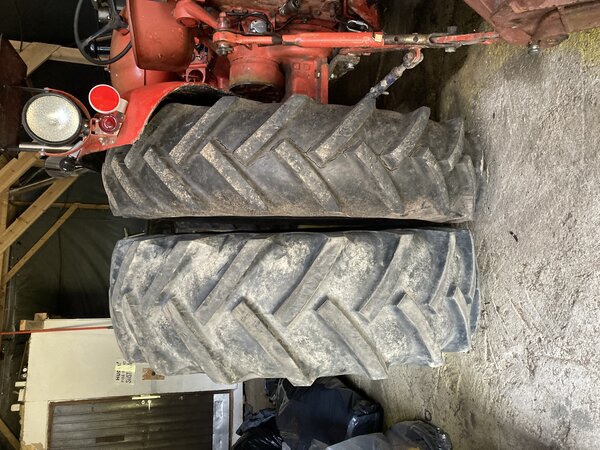 03.06.2021. Nelivetonuhviin 18.4-30 renkaat  (3).JPG